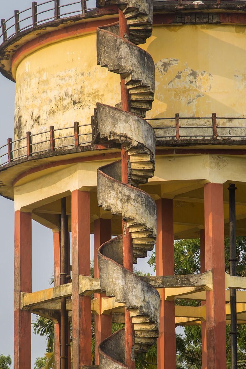 旧水塔旁边的螺旋楼梯