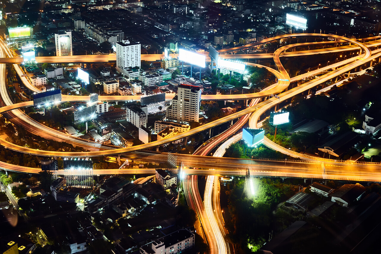 在曼谷的多层次层叠式立交鸟瞰图