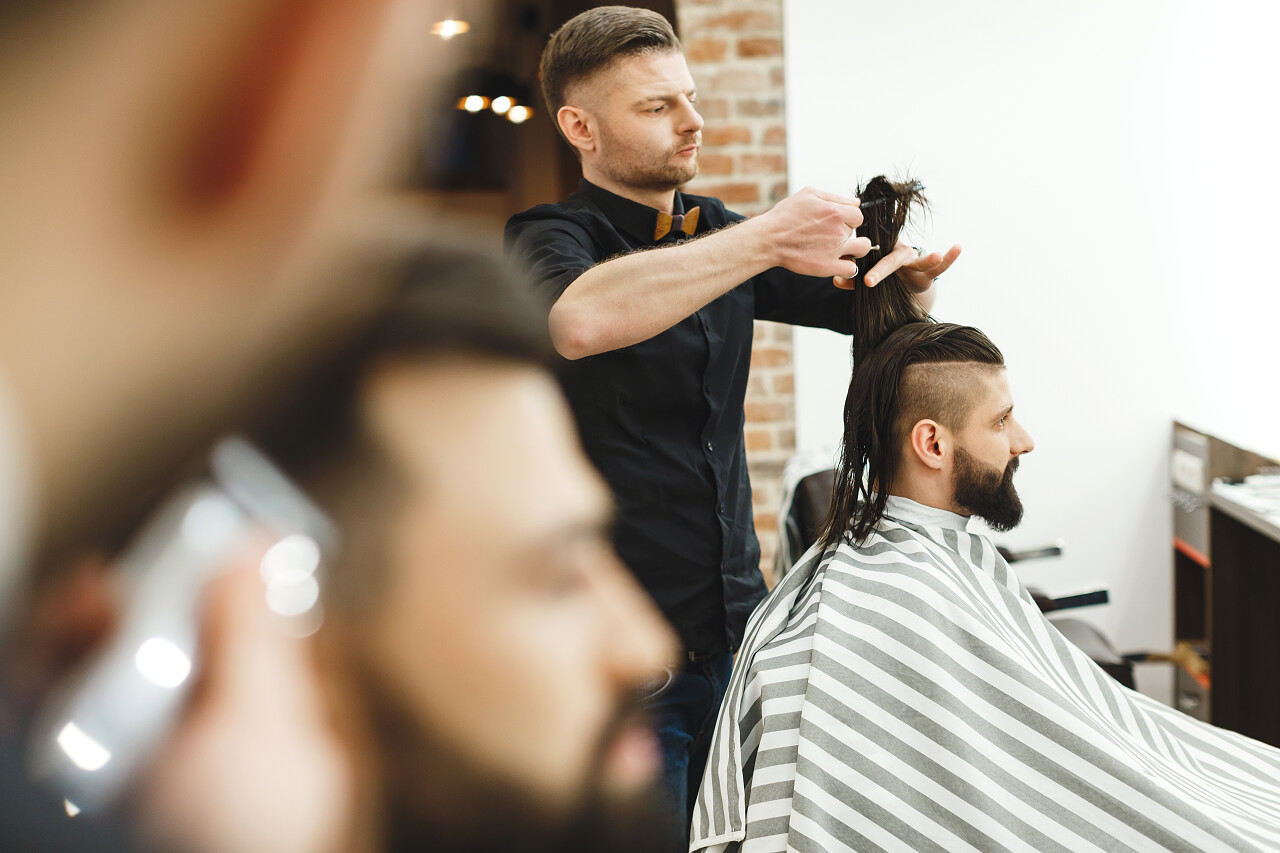 理发店理发师美发店剪头发国外美发店