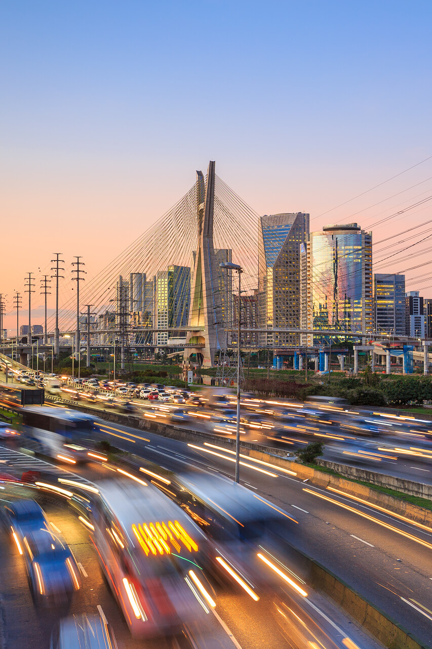 马路公路道路高速公路快速通过城市夜景