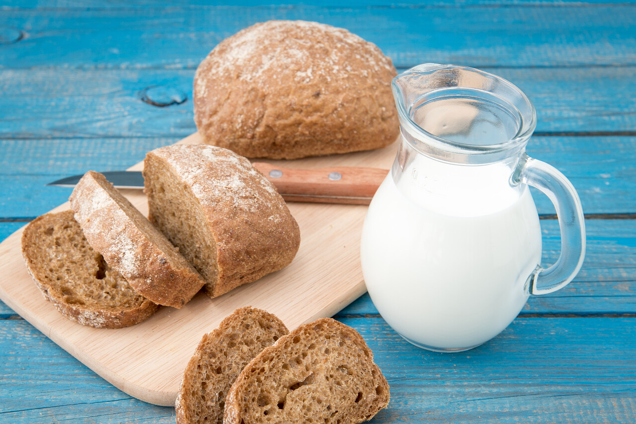 牛奶诱人早餐店面包店烘烤食品美食食物面包糕点面点图片
