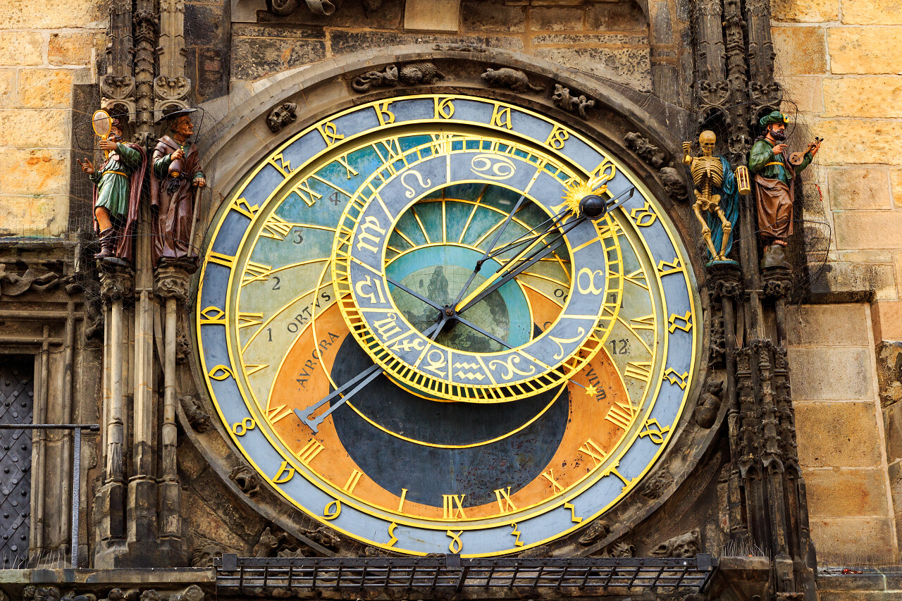 时钟天文钟国外景点夜晚灯光文化遗产世界古建筑图片