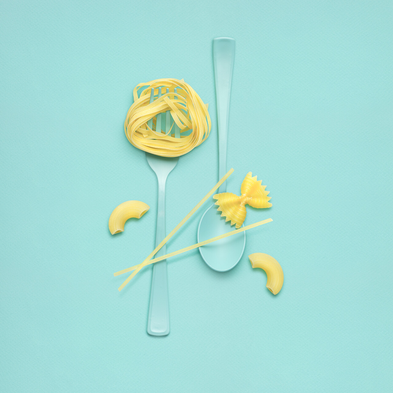 叉子勺子面食意大利面蝴蝶面拉面西餐背景