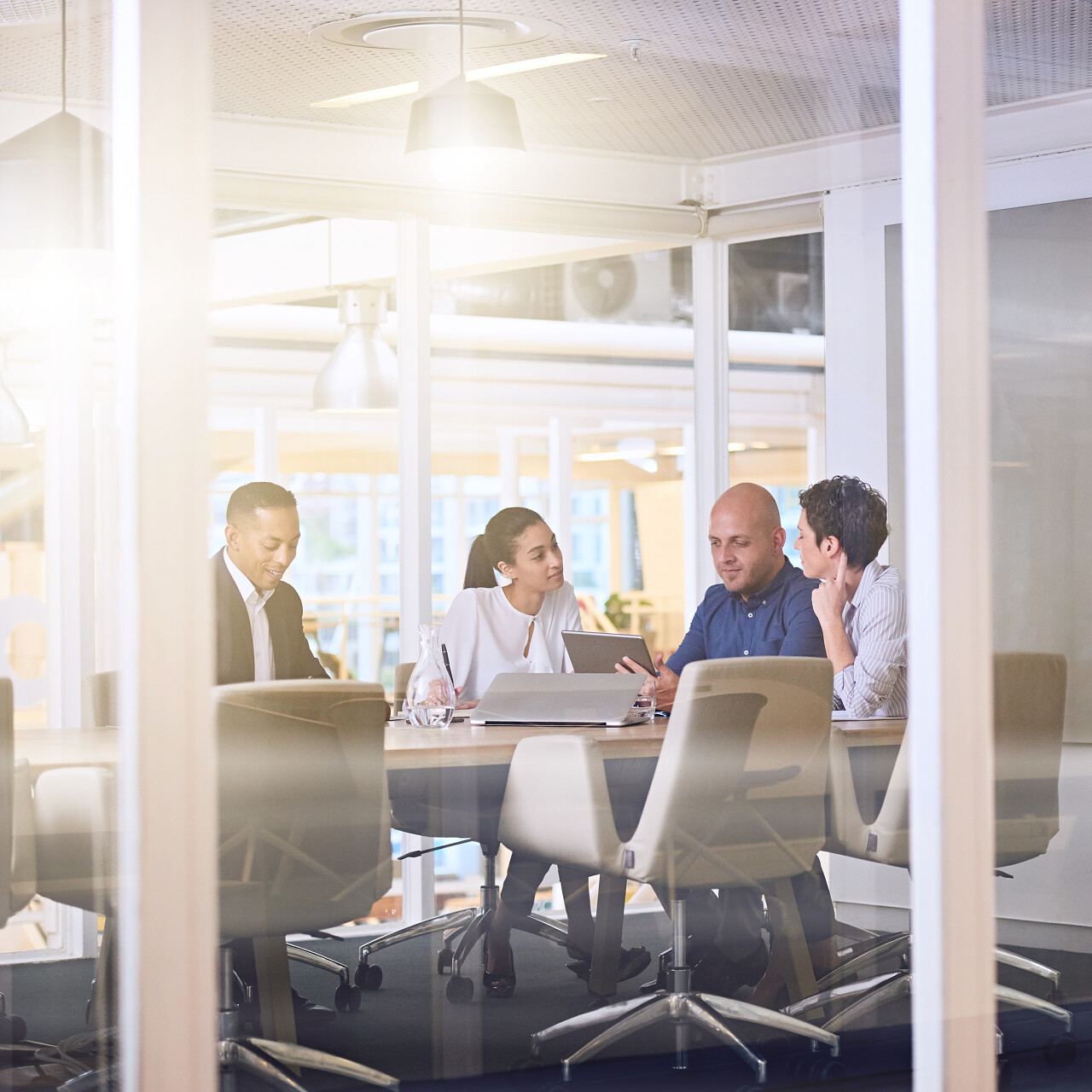 放松的会议工作职场会议会议场景商务办公室工作场景放松