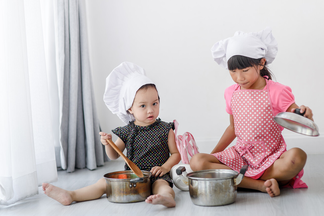 可爱女孩可爱小孩过家家厨房游戏扮演厨师