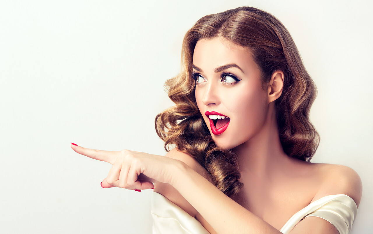 美容美发化妆女性人物人像半身微笑漂亮欧美女人人物特写笑脸笑容