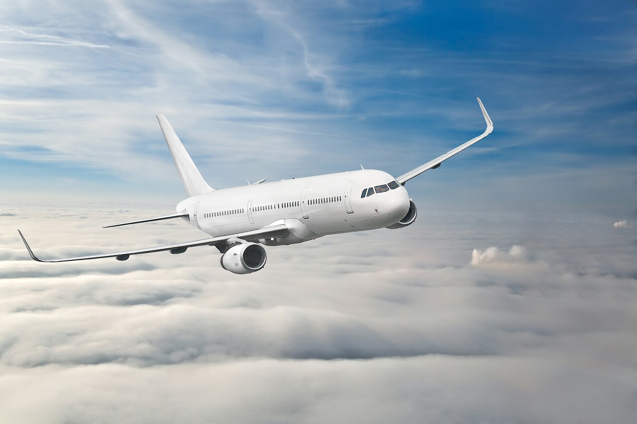 蓝天天空白云云彩云朵商用飞机