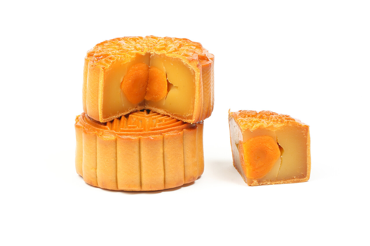 月饼切开月饼传统节日中秋节八月十五中秋节月饼中秋节