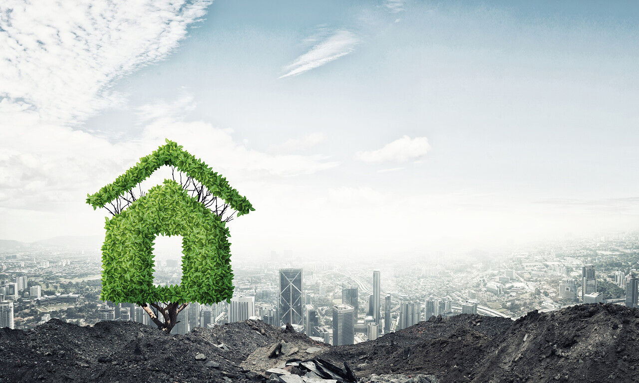 绿色房子自然环保自然风景大山山峰连山山上建筑