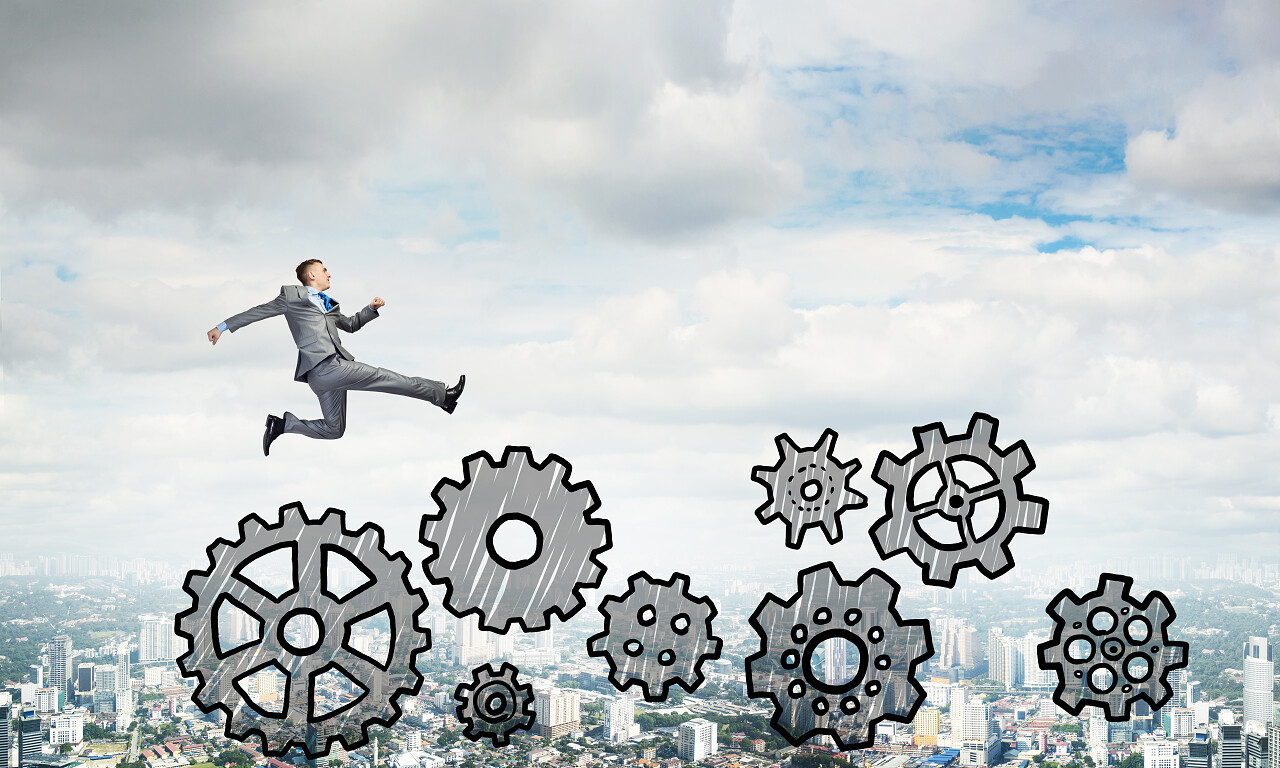 职场人士跳跃齿轮零件商务职场克服困难领导力提升领导力提升