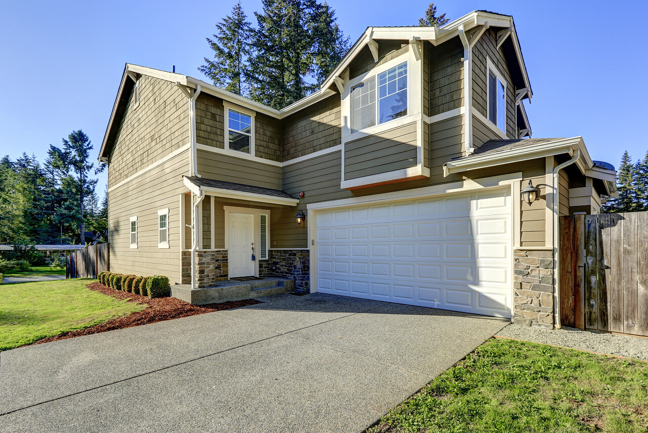 草地大别墅白色房子大房子现代化建筑房地产别墅洋房