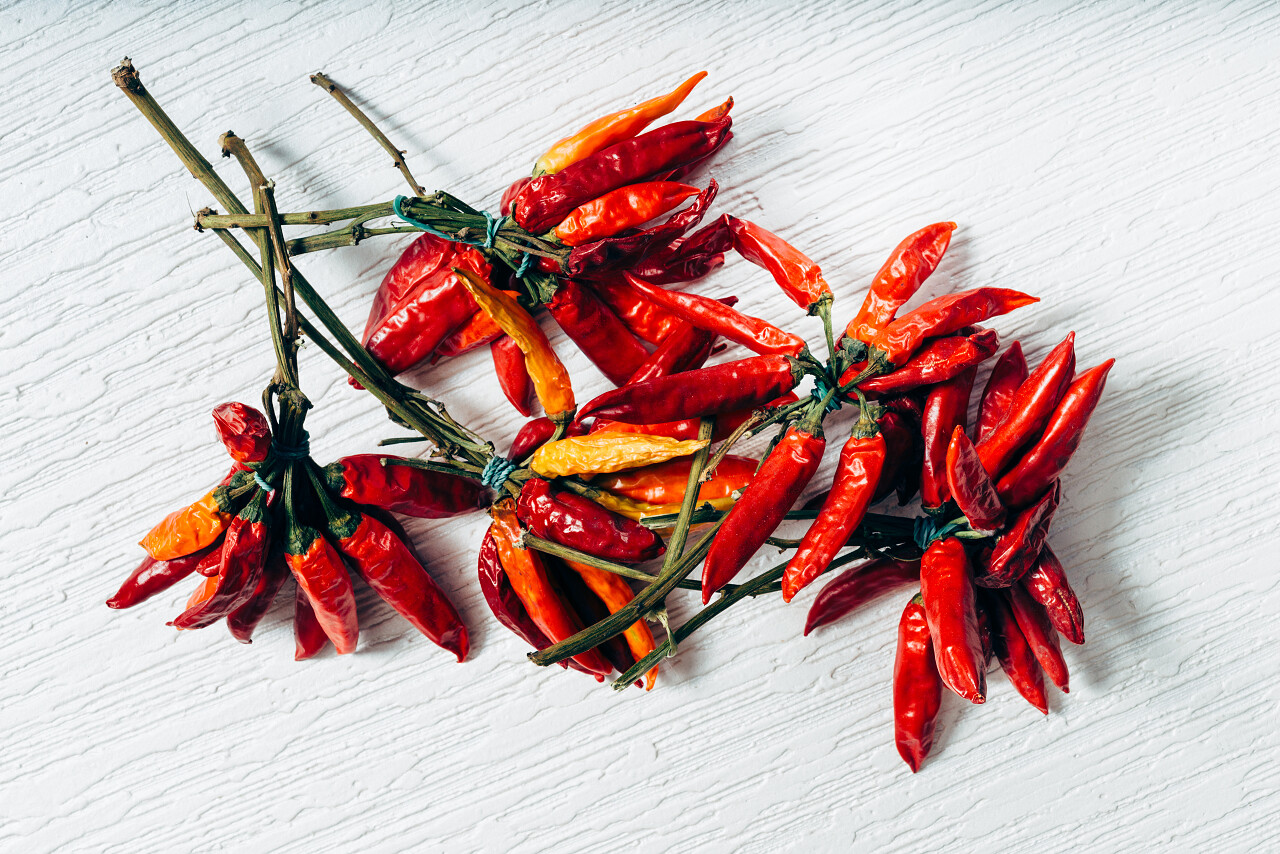 实拍实物在白色背景的的小米椒