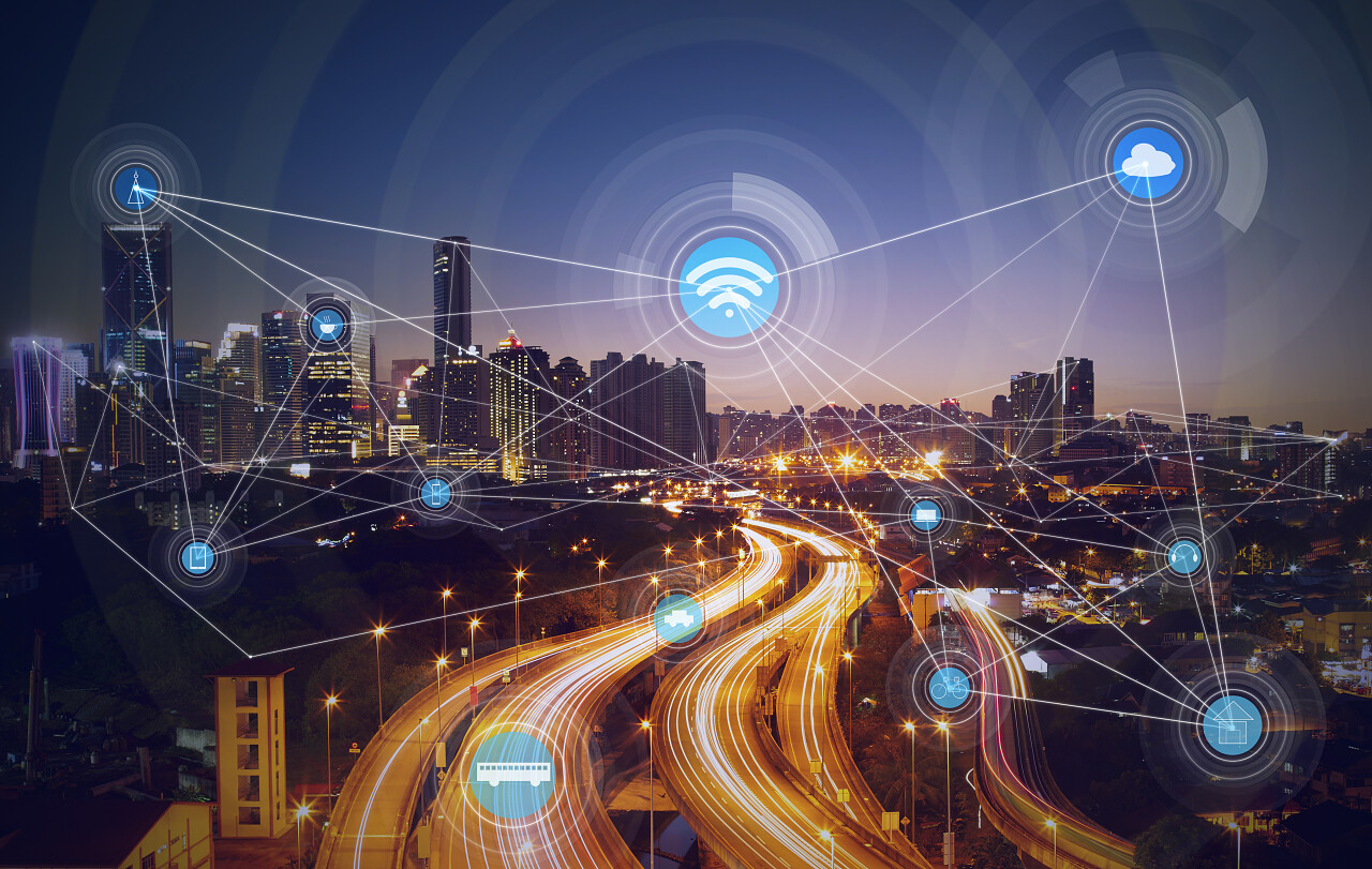 智慧城市交通智能城市无线通信网络网络连接高楼大厦写字楼办公楼晚上夜晚夜景城市夜景繁华城市