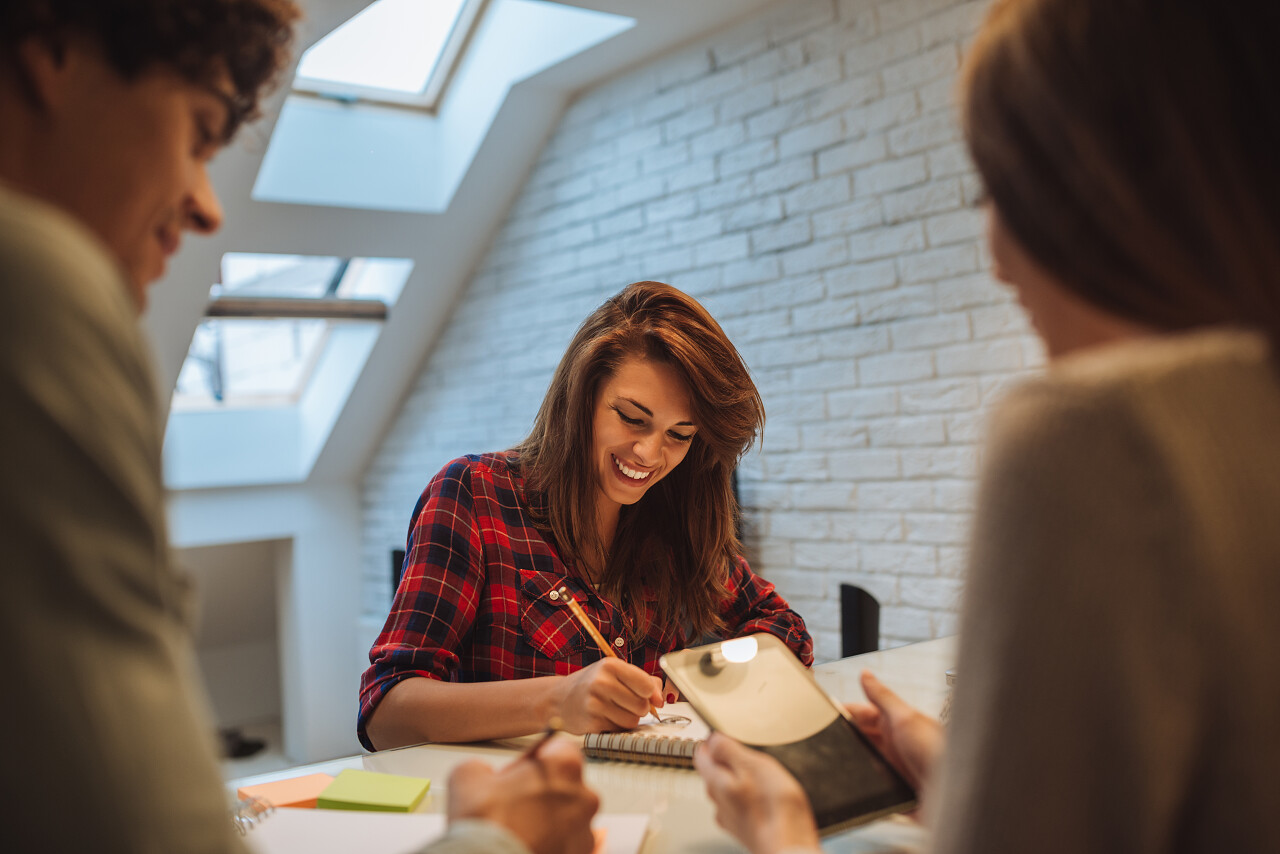 放松的会议工作职场会议会议场景商务办公室工作场景企业公司放松