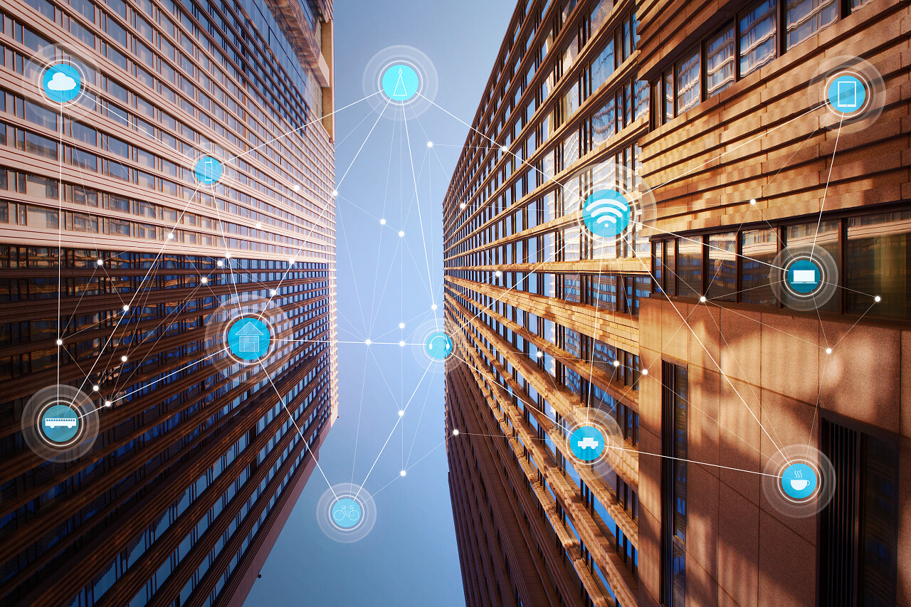 智能城市无线通信网络城市互联仰视角度办公楼写字楼玻璃楼体高楼大厦