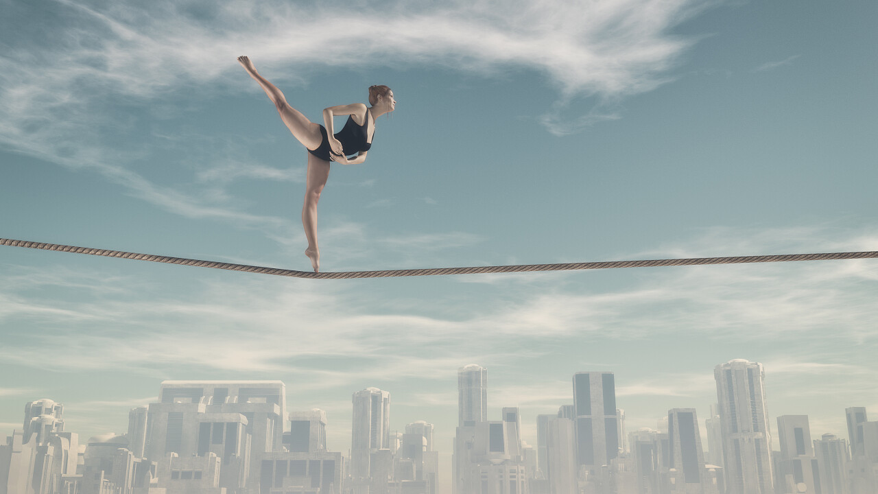 运动的女人一根绳子空中绳子杂技