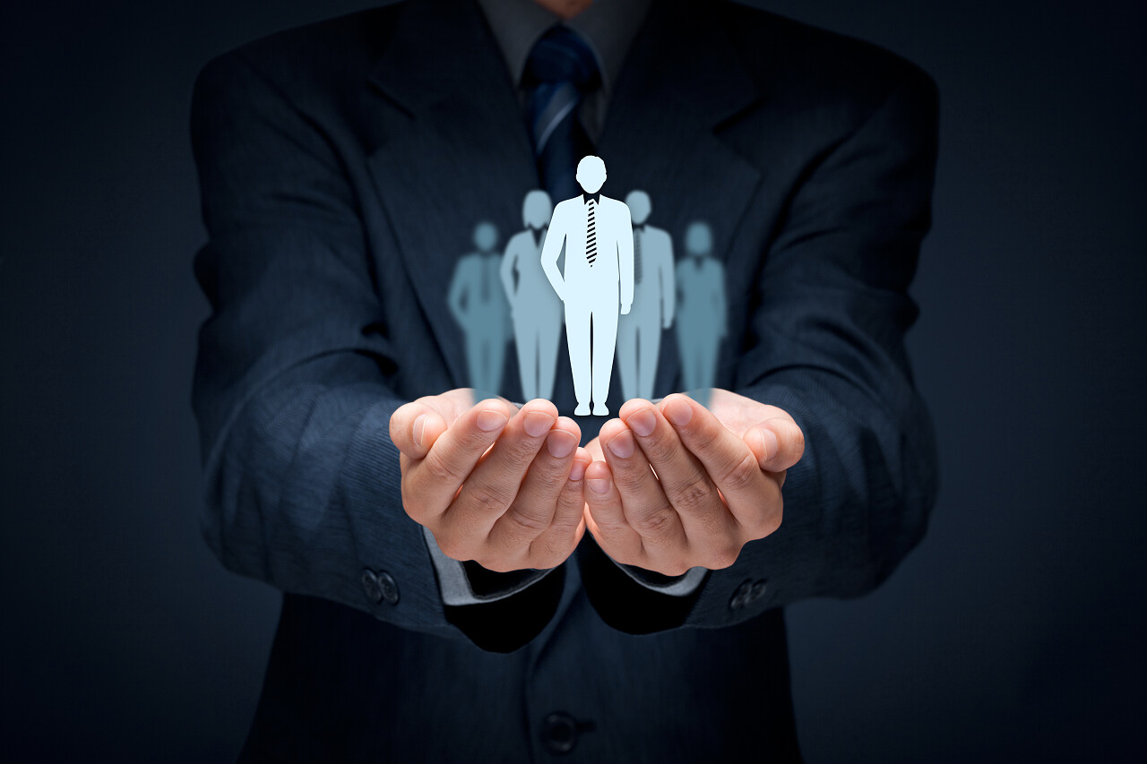 团队领袖首席执行官职场人士商务职场办公场所双手捧着