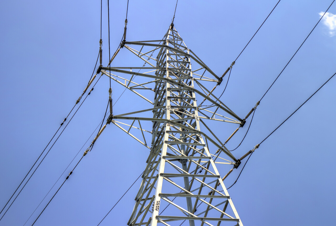 电力安全生产安全生产月高电压电力架空线路在蔚蓝的天空