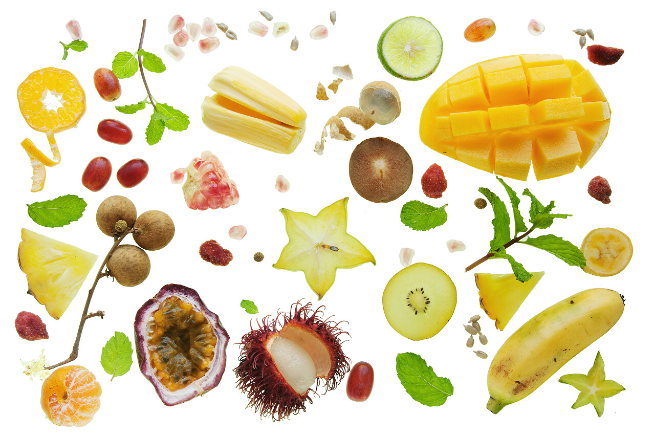 各种切好的热带黄色水果