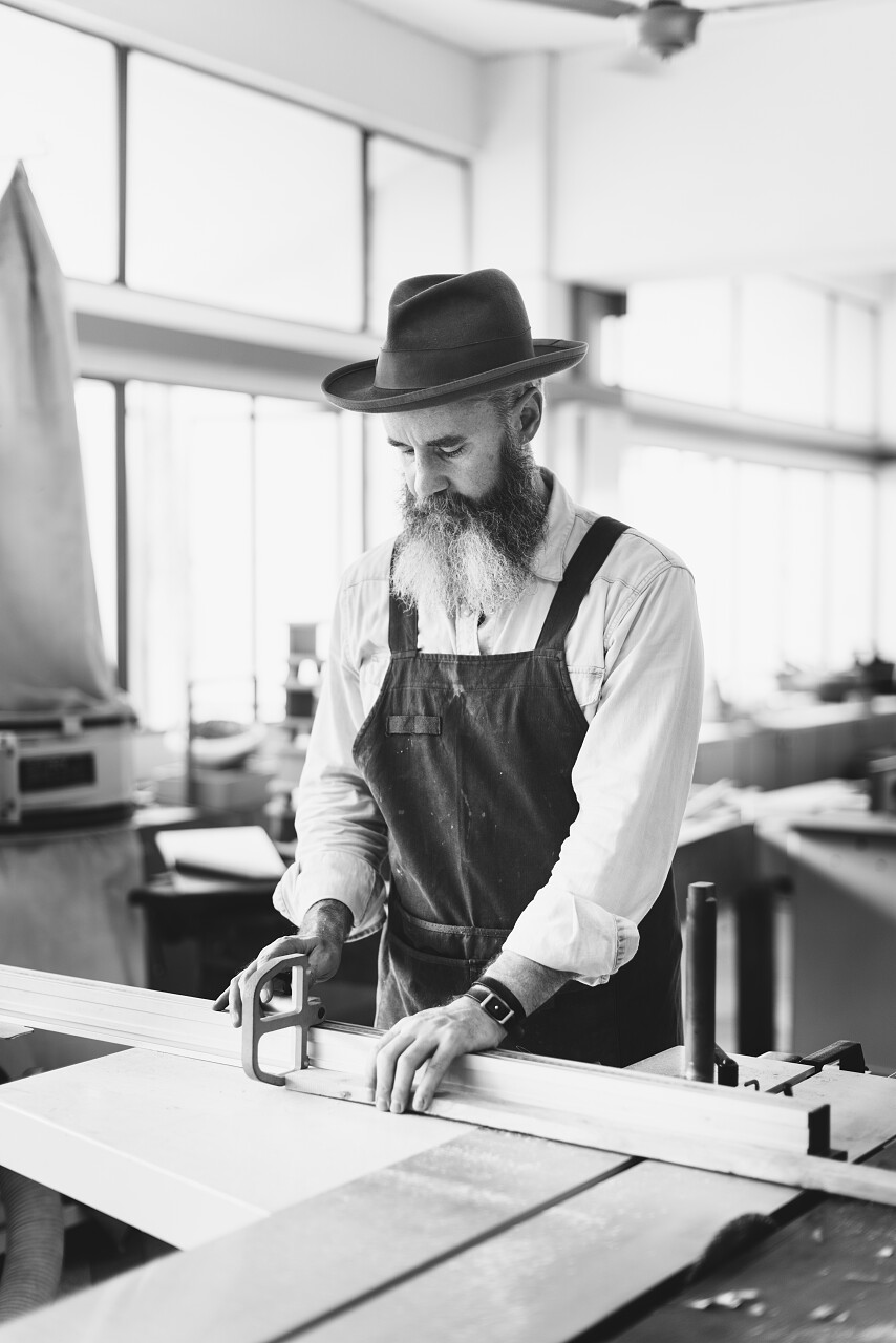 工匠在车间工作室