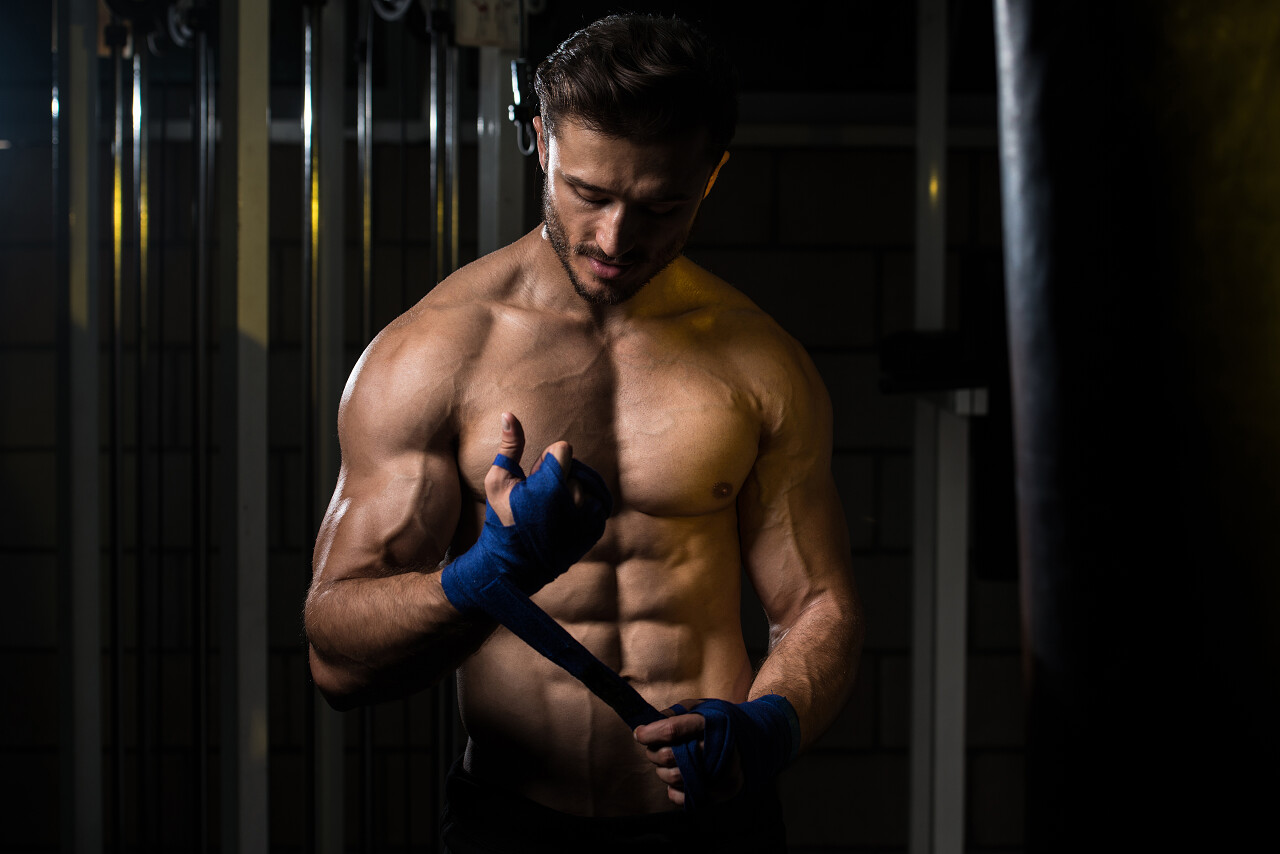 肌肉发达的拳击手拳击手健身运动拳击