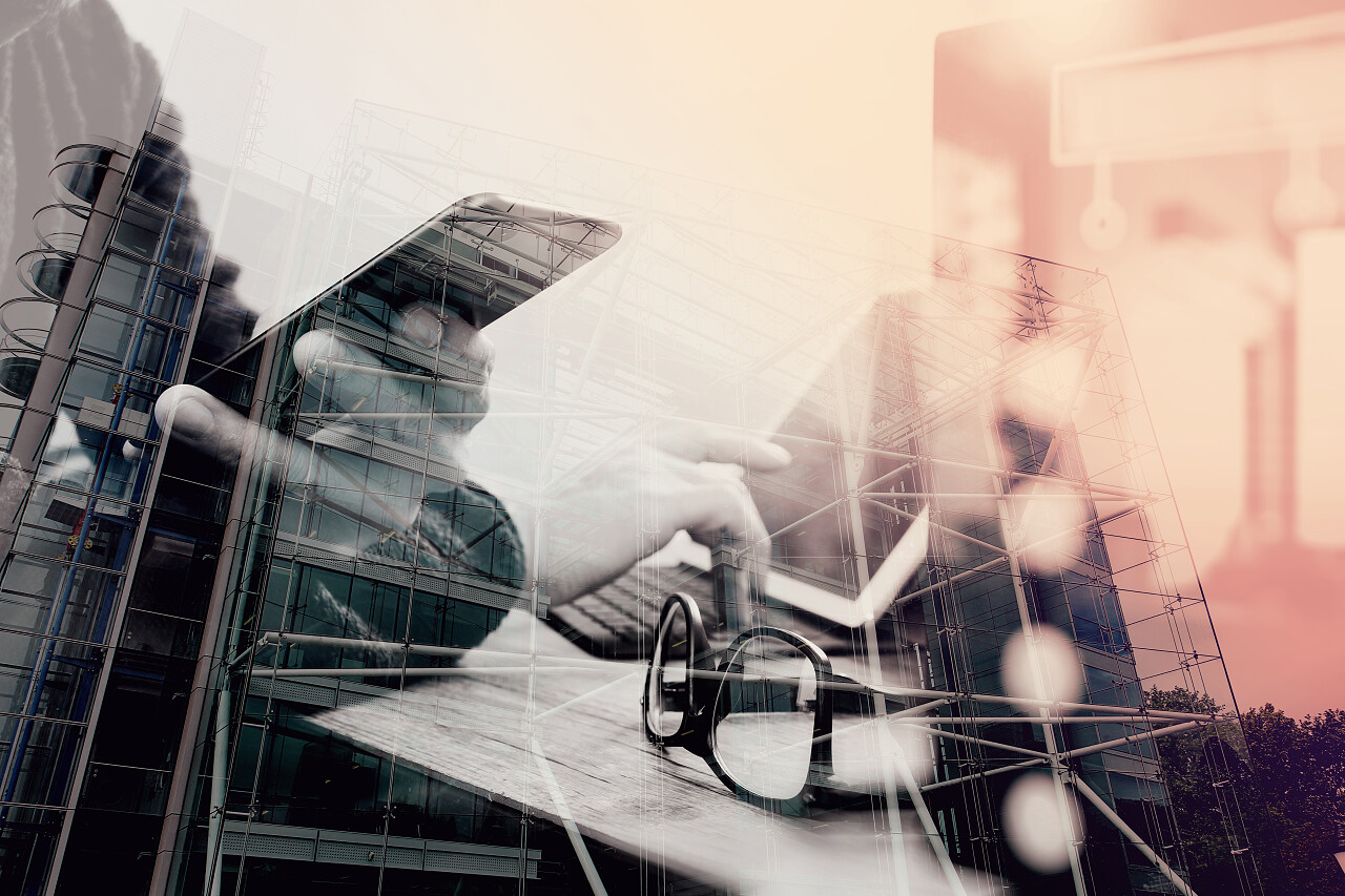 三维渲染的图片中一位商务人士正在使用手机