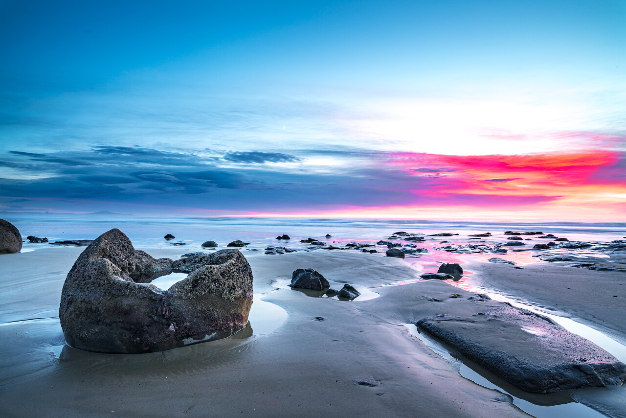 自然漂亮五光十色背景的海滩摄影图