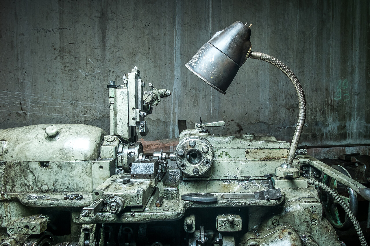 特纳工作场所与特种灯