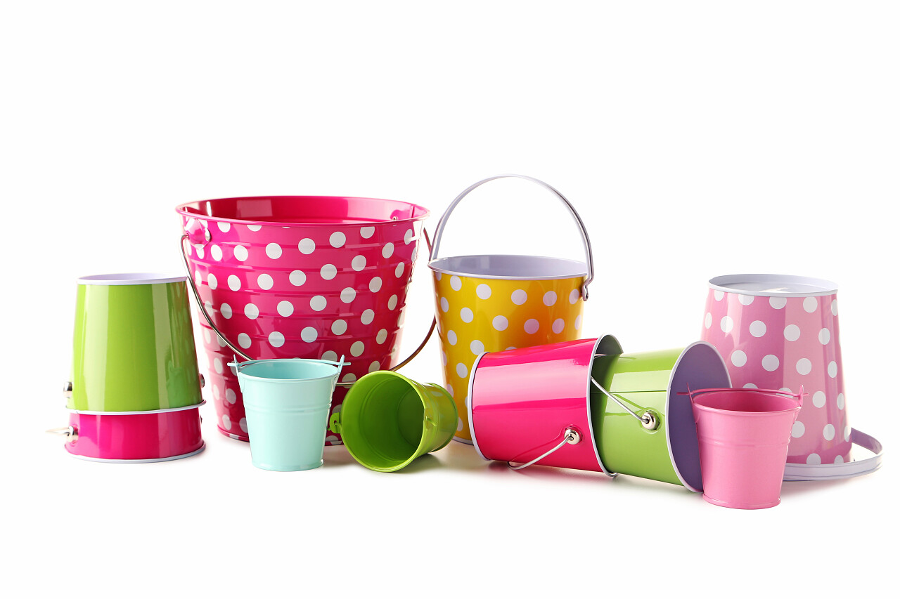 新斗式园艺桶在白色背景