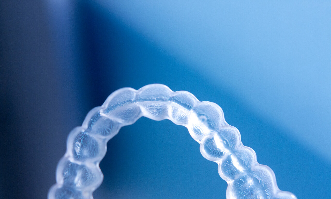 现代正畸治疗拉直齿和改善口腔卫生牙齿矫正修复口腔牙齿口腔牙齿