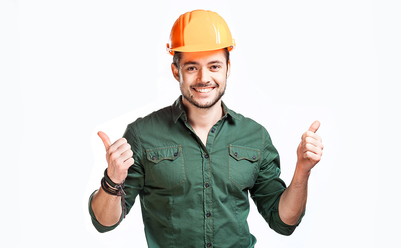 年轻的建筑工人