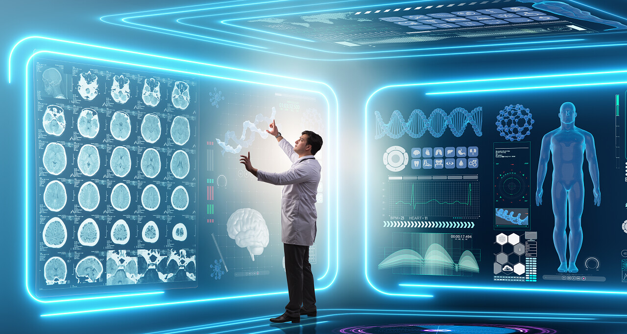 未来医学医疗概念的男医生医疗平台
