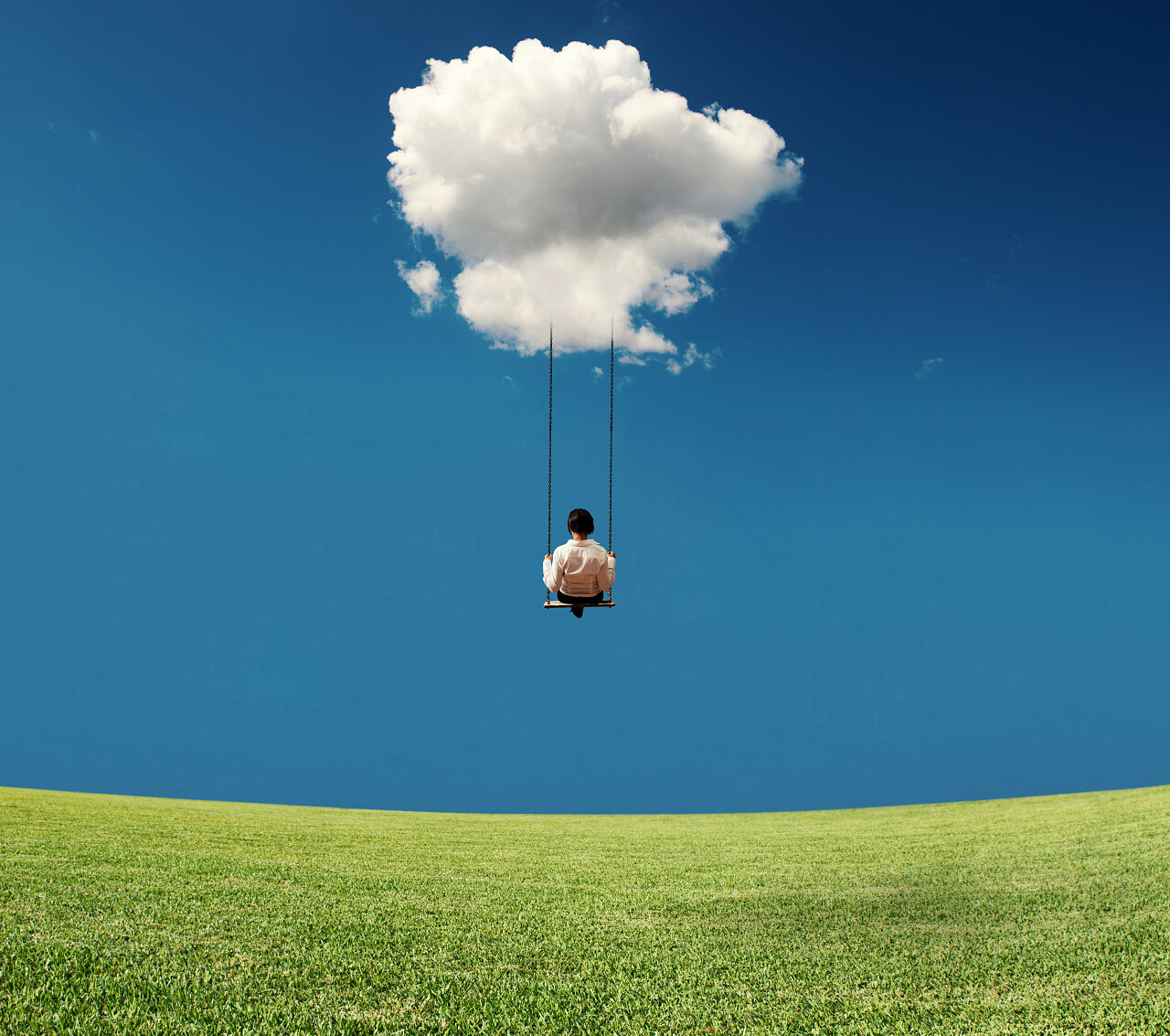 无忧无虑的女人在荡秋千自闭症日