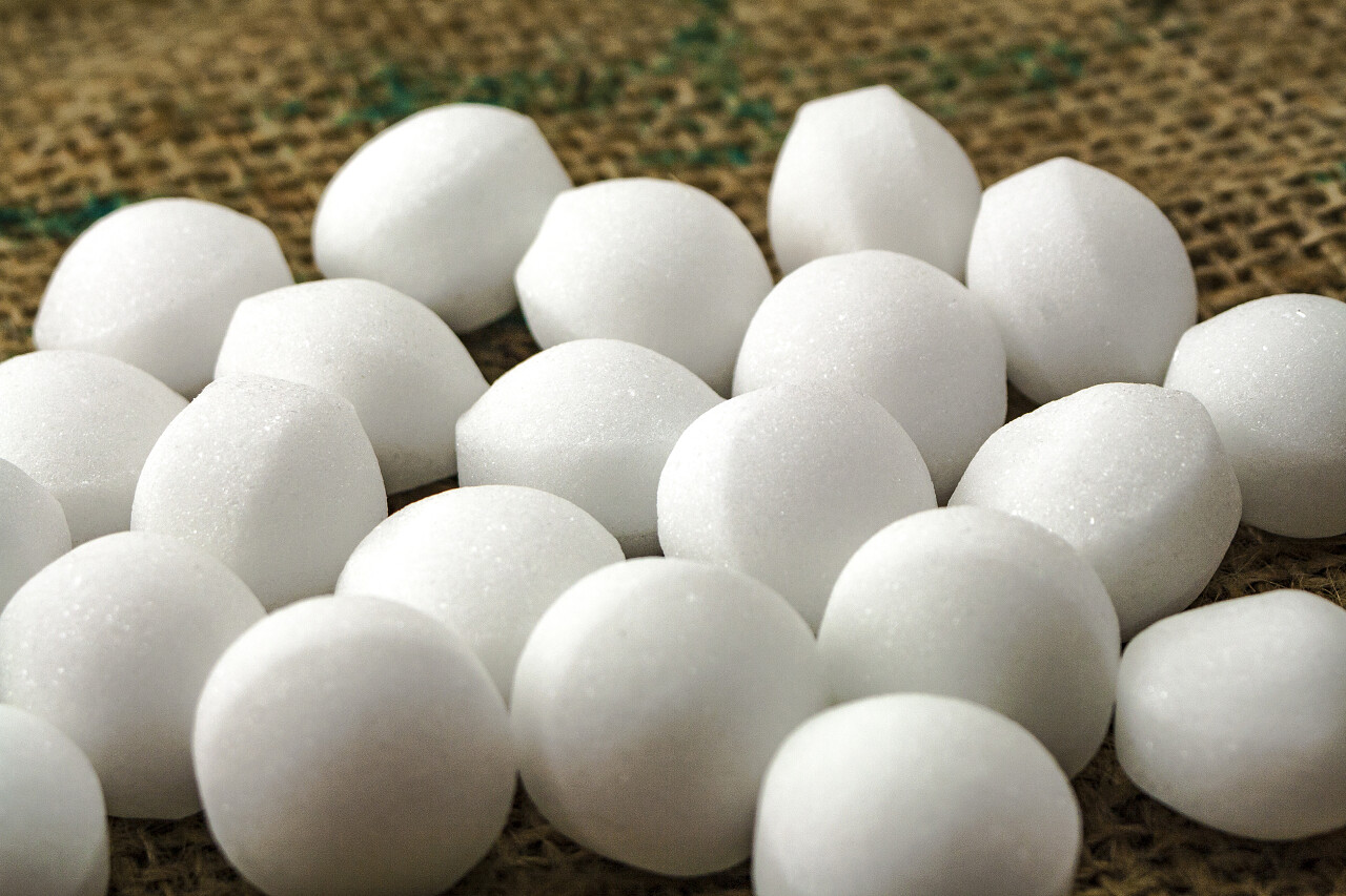 在麻布上的樟脑丸