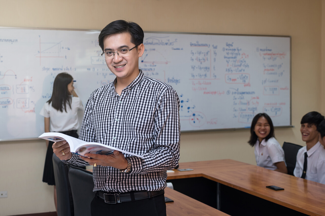 亚洲老师课给学生上课