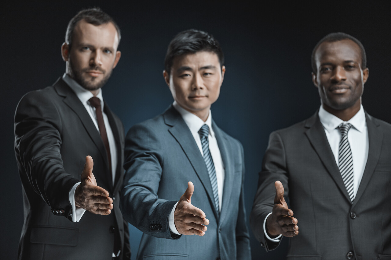 多民族商业人士合作合作平台商务人士合作握手成功人士