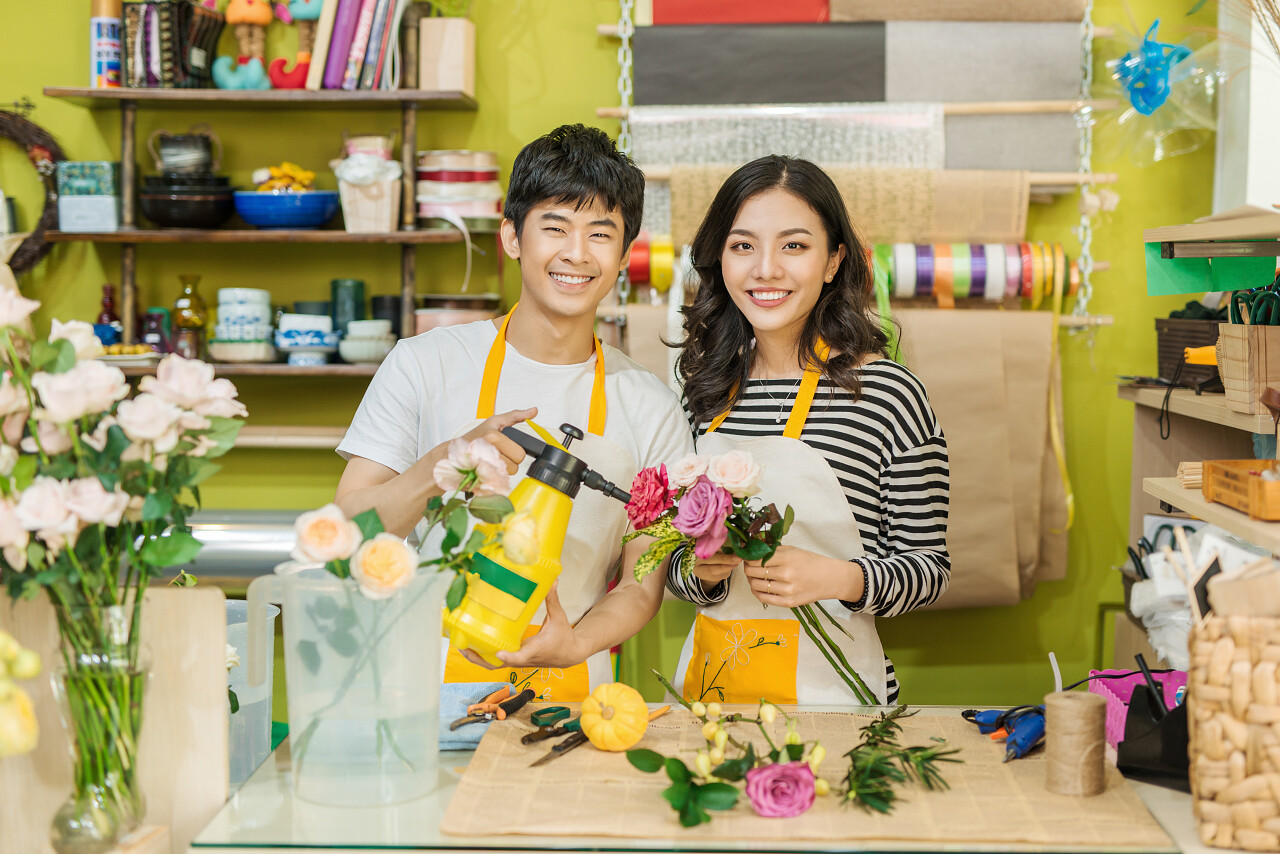 男性和女性的花店