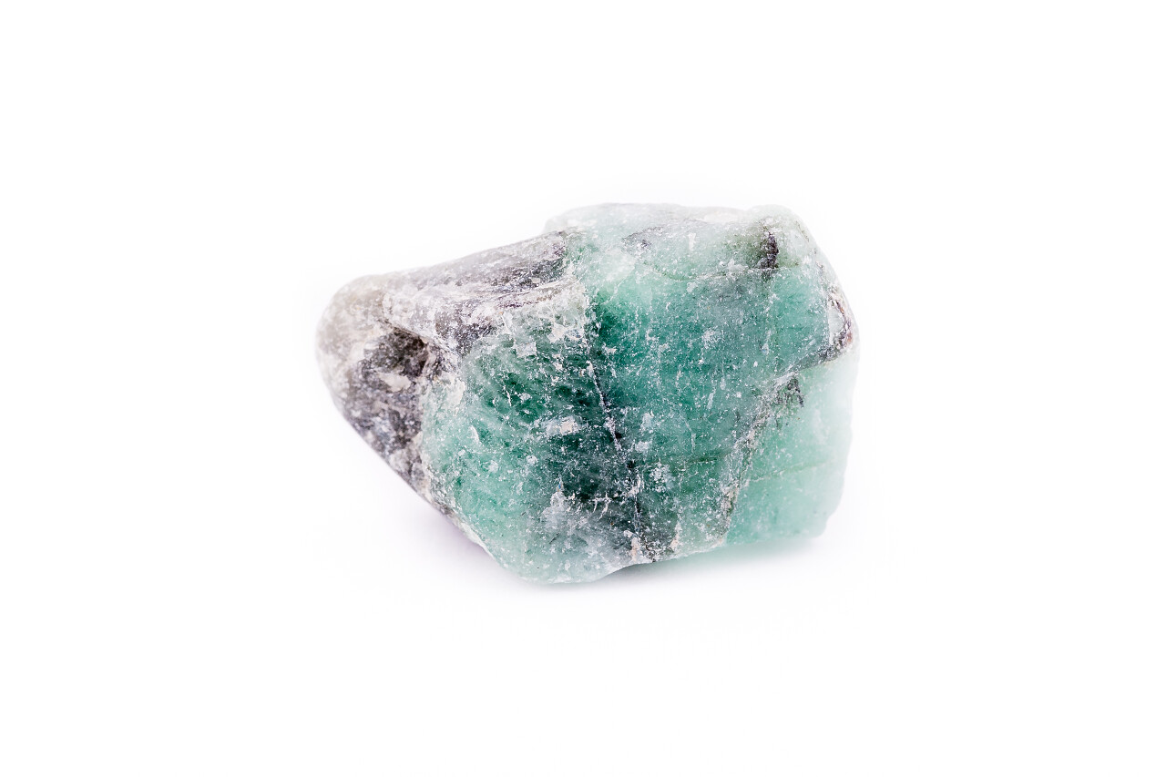 宏观矿物石翡翠白色背景上