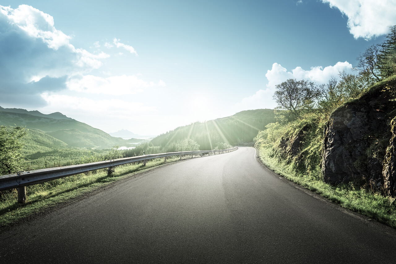 挪岛山区夏季公路