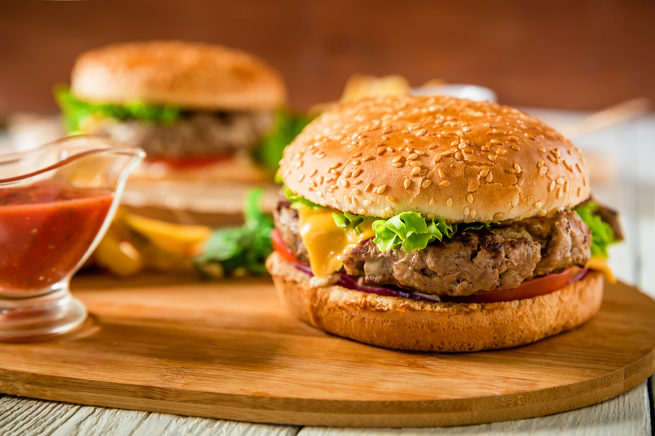 经典大汉堡包和牛肉酱