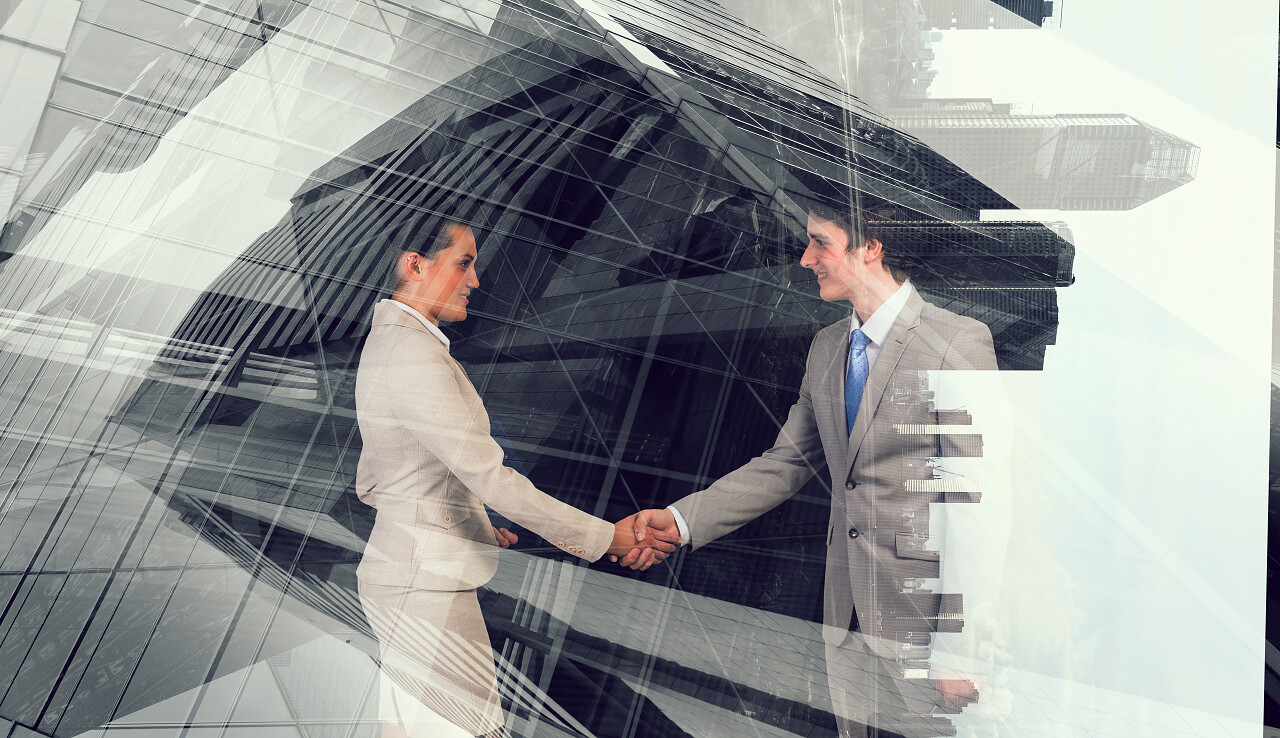 二次曝光的商务上的握手和现代城市景观合作团结握手企业团结团结人物合作平台商务人士合作握手