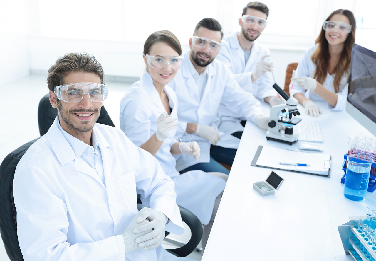 实验室工作场所科学项目和研究小组组长