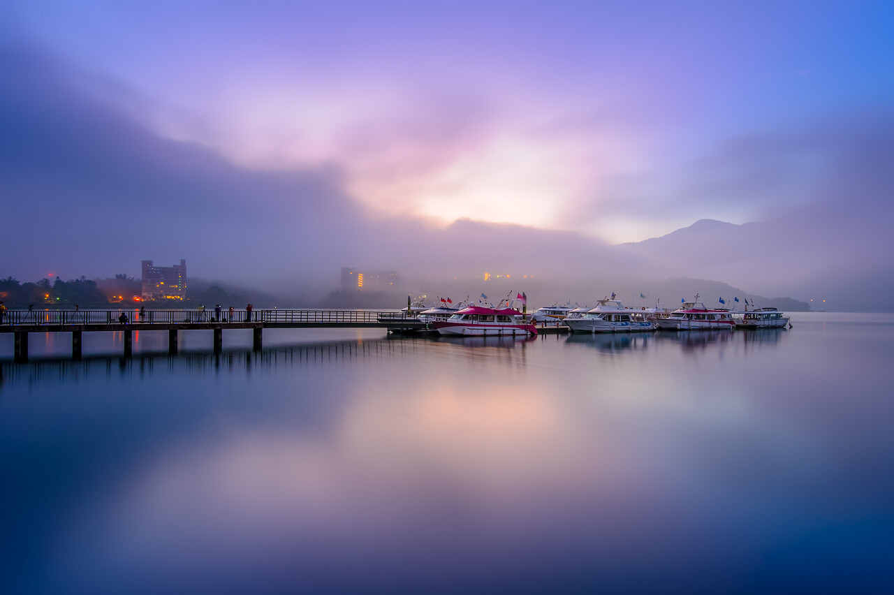 在黎明的台湾南投日月潭的景观台湾旅游