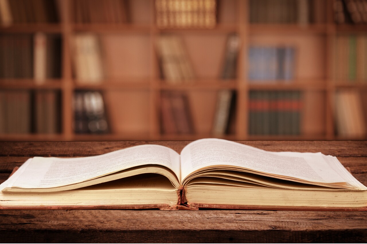 打开书本上的背景表读书分相会阅读世界读书日