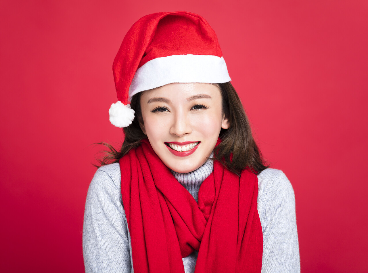 微笑的圣诞女郎