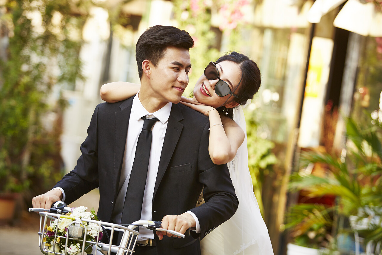 幸福新婚亚洲的夫妻幸福婚姻