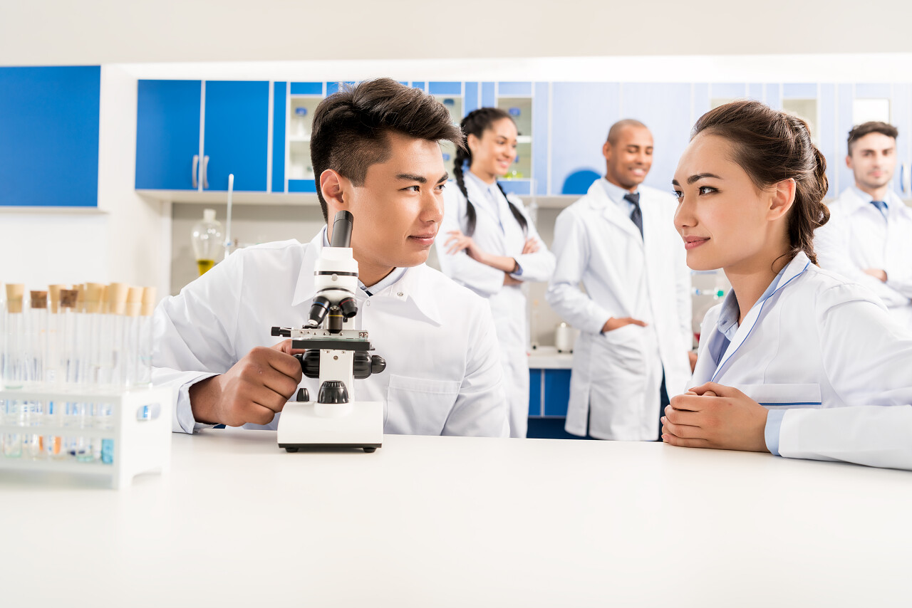 做实验的科学家