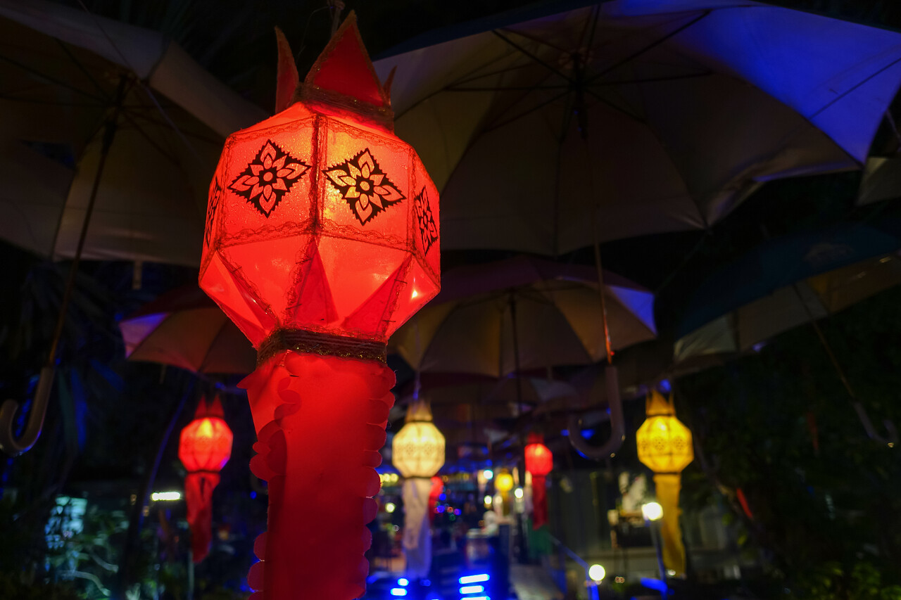 亚洲经典灯与多彩在室外正月十五元宵节花灯元宵晚会