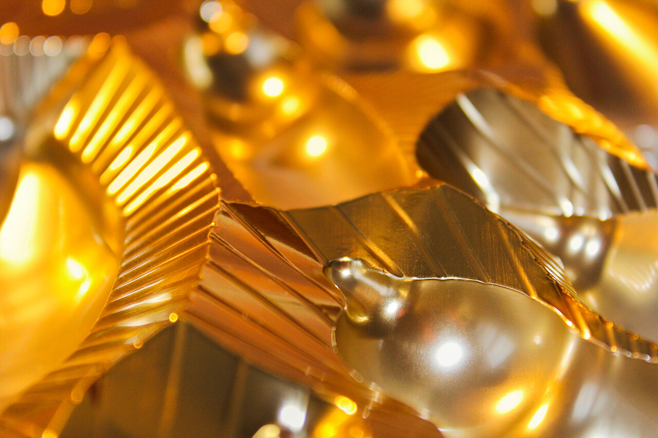 抽象金子擦亮金属背景与线