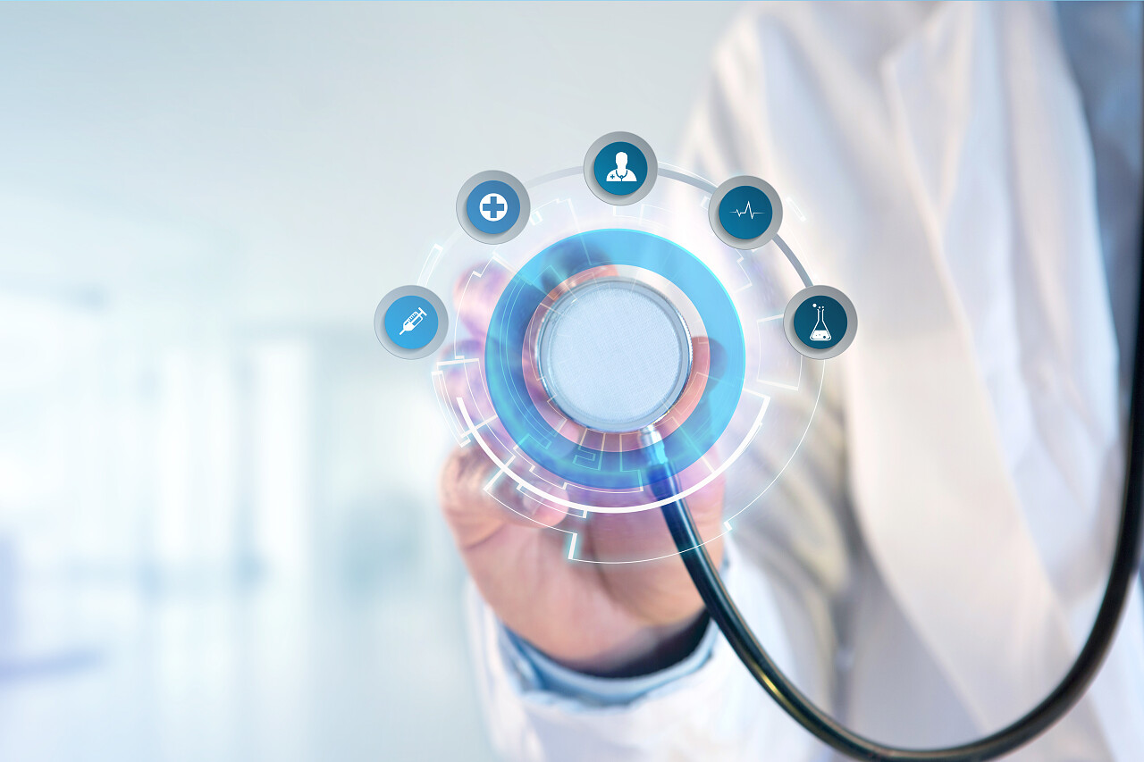 医疗和一般医疗保健图标显示在技术界面上医疗平台